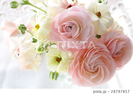 ラナンキュラスのアレンジメント 28797857