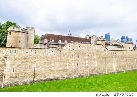 イギリス 世界遺産 ロンドン塔の城壁の写真素材