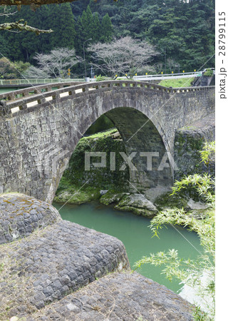 緑川本流の最大の難所,船津峡に架けられた日本一の単一アーチ式石橋「霊台橋」れいだいきょう 28799115
