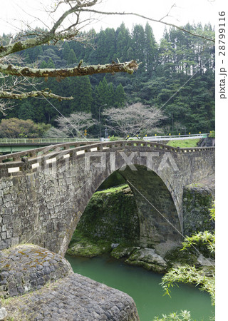 緑川本流の最大の難所,船津峡に架けられた日本一の単一アーチ式石橋「霊台橋」れいだいきょう 28799116