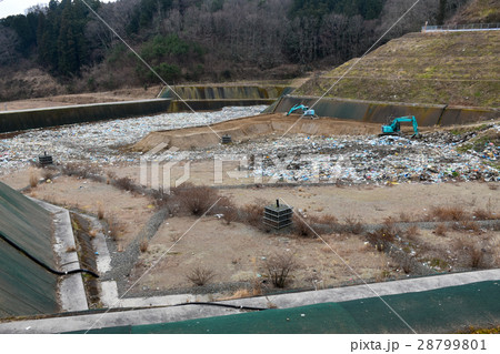 ゴミ埋め立て場 28799801