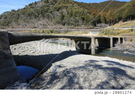 高知県四万十市　向山沈下橋（別名：上岡沈下橋） 28801274