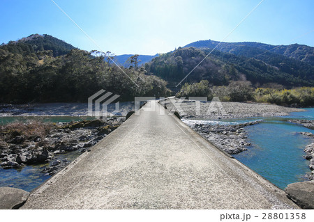 高知県四万十町　向山沈下橋（別名：上岡沈下橋） 28801358