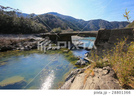 高知県四万十町　向山沈下橋（別名：上岡沈下橋） 28801366