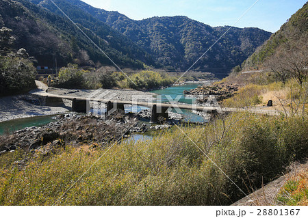 高知県四万十町　向山沈下橋（別名：上岡沈下橋） 28801367