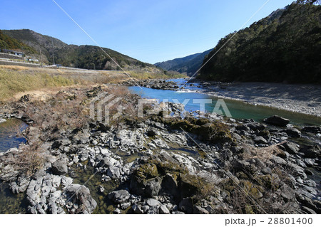 高知県四万十町　向山沈下橋（別名：上岡沈下橋）から見た四万十川 28801400