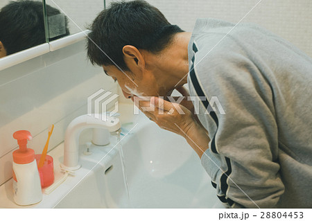middle-aged and older person middle-aged and older person 28804453