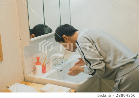 middle-aged and older person middle-aged and older person 28804556