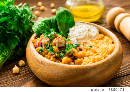 Creamy vegan chickpea curry and greek yogurt Creamy vegan chickpea curry and greek yogurt 28804714