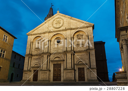 Pienza cathedral view 28807228