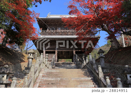 四国別格二十霊場第15番札所「箸蔵寺」紅葉の仁王門 28814951