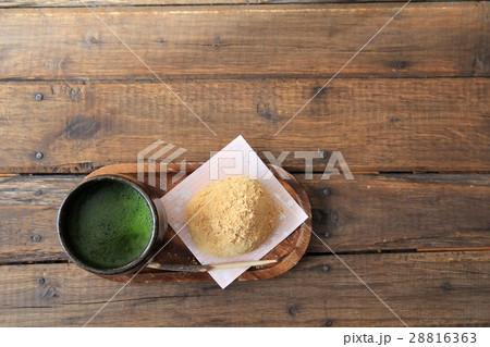 手作りのきな粉おはぎと抹茶のおやつプレート 28816363
