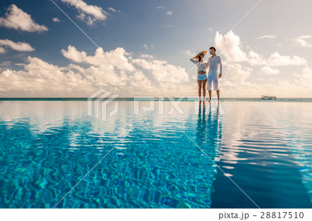 Couple at the poolside 28817510