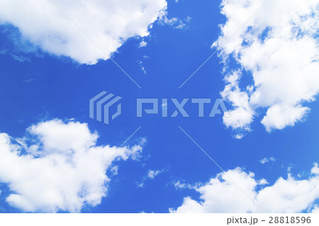 青空　空　雲　春の空　背景　背景素材　3月　コピースペース 28818596