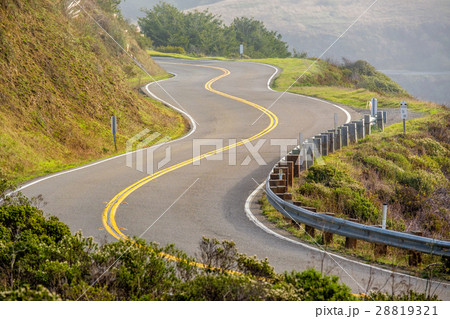 Highway 1 on the pacific coast, California, USA. 28819321