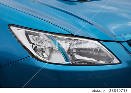 クルマのヘッドライト　Headlight of the car 28819753