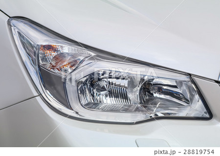 クルマのヘッドライト Headlight of the car クルマのヘッドライト Headlight of the car 28819754