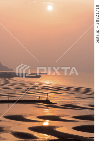 おこしき海岸の干潟・夕景 おこしき海岸の干潟・夕景 28821718
