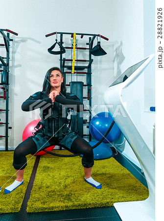 The female athlete doing they exercise in a ems The female athlete doing they exercise in a ems 28821926