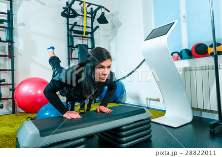 The female athlete doing they exercise in a ems The female athlete doing they exercise in a ems 28822011
