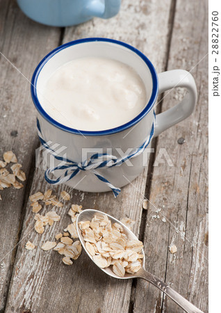 Muesli yogurt with oatmeal 28822760