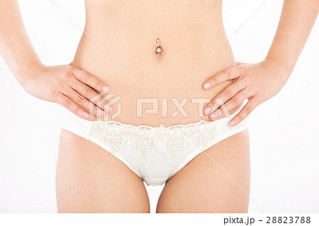 女性のお腹のクローズアップ 28823788