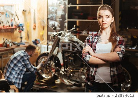 Self-confident female visiting her boyfriend Self-confident female visiting her boyfriend 28824612