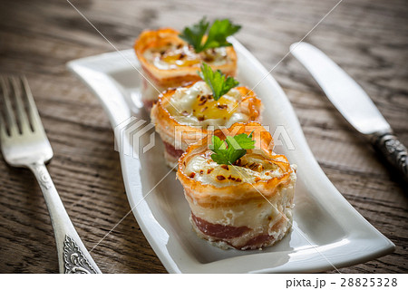Bacon egg cups 28825328