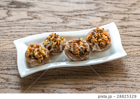 Mushrooms' caps stuffed with cheese and breadcrum Mushrooms' caps stuffed with cheese and breadcrum 28825329