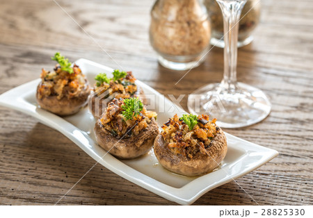 Mushrooms' caps stuffed with cheese and breadcrum Mushrooms' caps stuffed with cheese and breadcrum 28825330