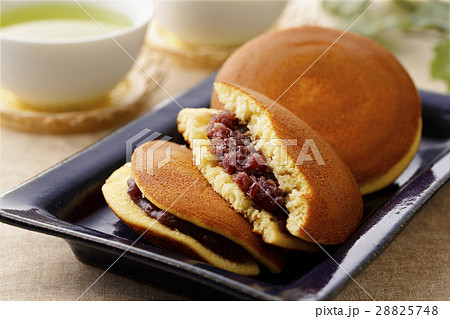 どら焼き どら焼き 28825748