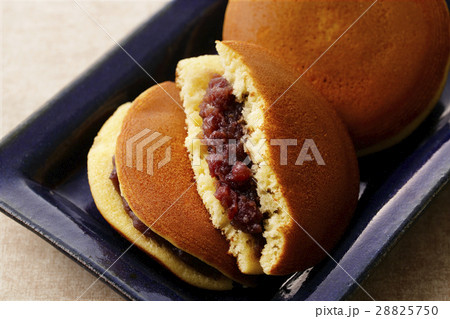 どら焼き どら焼き 28825750