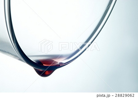 Drop of wine 28829062