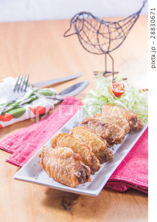 grilled chicken wings 28830671