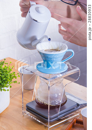 making coffee 28830933