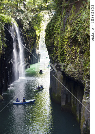 自然の造形美が生み出す荘厳な景色を眺めるだけで心が浄化される宮崎県高千穂峡の真名井の滝 自然の造形美が生み出す荘厳な景色を眺めるだけで心が浄化される宮崎県高千穂峡の真名井の滝 28833853