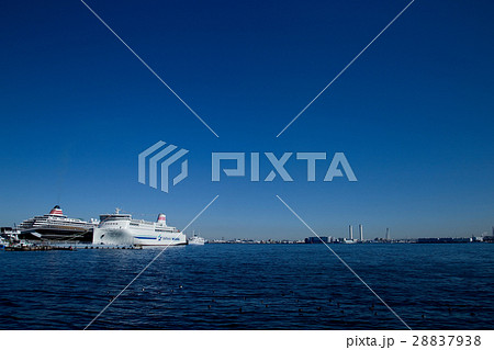 就航前の新造船、寄港地横浜でお披露目 28837938