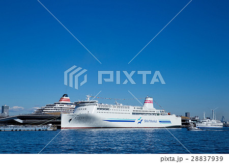 就航前の新造船、寄港地横浜でお披露目 28837939