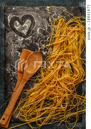 Fresh homemade pasta, spaghetti. 28841671