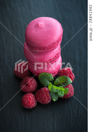 macaroons with raspberries macaroons with raspberries 28841992