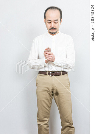 ミドル男性　尿漏れ 28843324