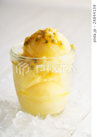 pineapple and passionfruit sorbet 28844139