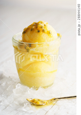 pineapple and passionfruit sorbet 28844140