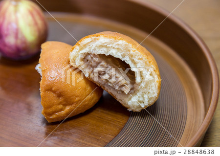 Fried dumpling with homemade fig paste 28848638
