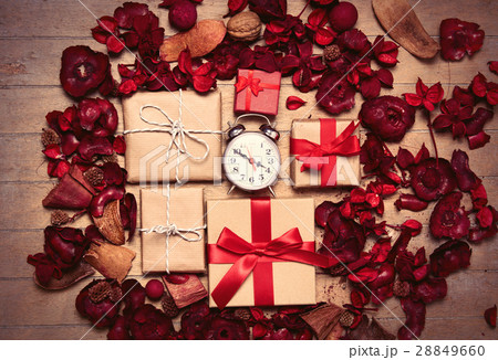gifts of different sizes, alarm clock gifts of different sizes, alarm clock 28849660