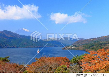 箱根海賊船と紅葉の芦ノ湖 箱根海賊船と紅葉の芦ノ湖 28850619
