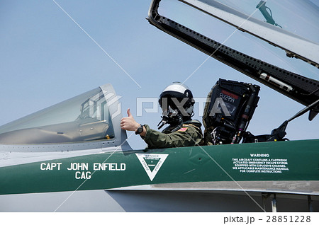 F/A-18Eスーパーホーネットとパイロット 28851228