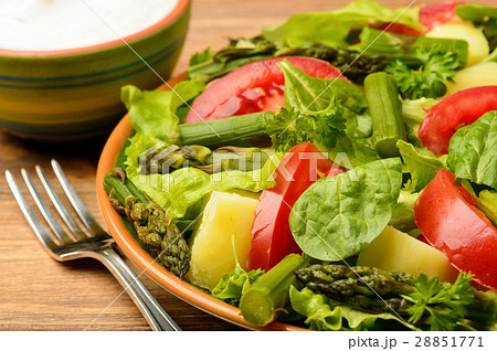 Vegetable salad with asparagus and vegetables 28851771
