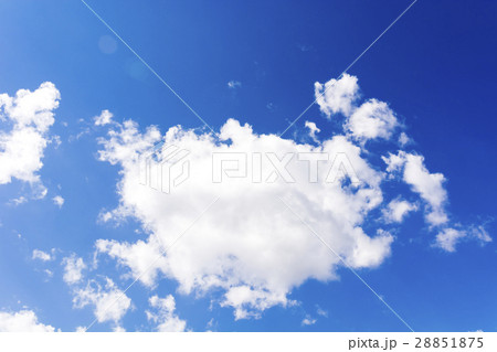 真っ白な雲の写真素材