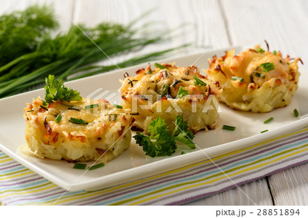 Potato muffins with chicken meat and cheese. 28851894